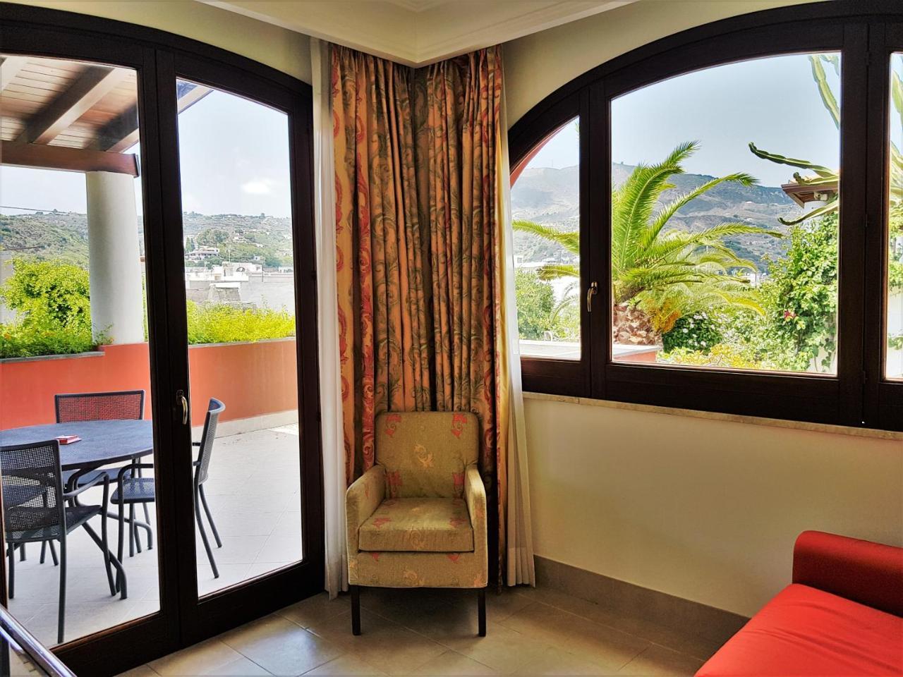 ליפארי Arciduca Grand Hotel מראה חיצוני תמונה