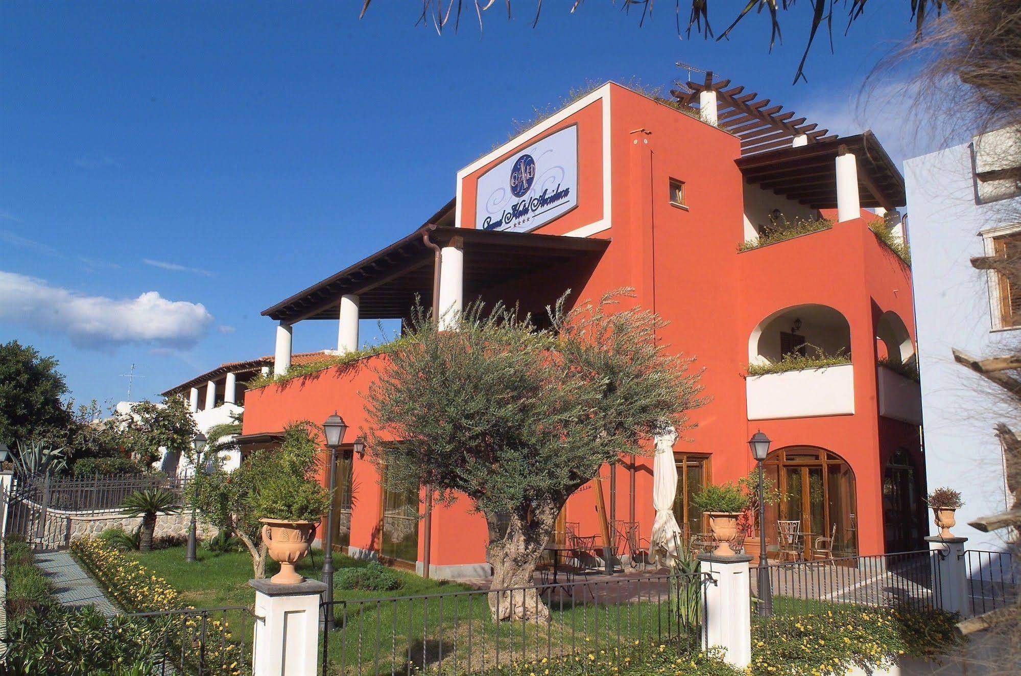 ליפארי Arciduca Grand Hotel מראה חיצוני תמונה