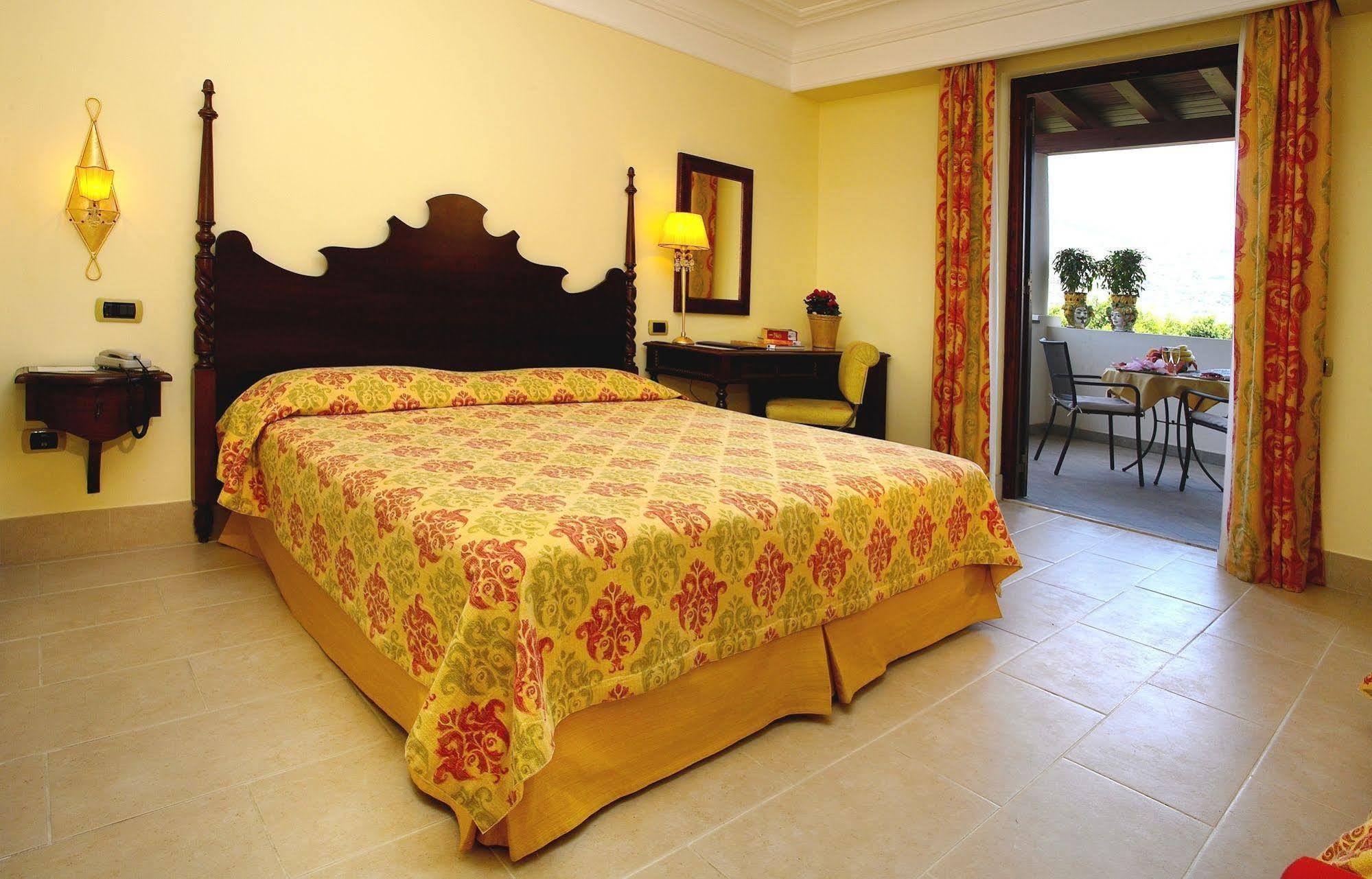 ליפארי Arciduca Grand Hotel מראה חיצוני תמונה